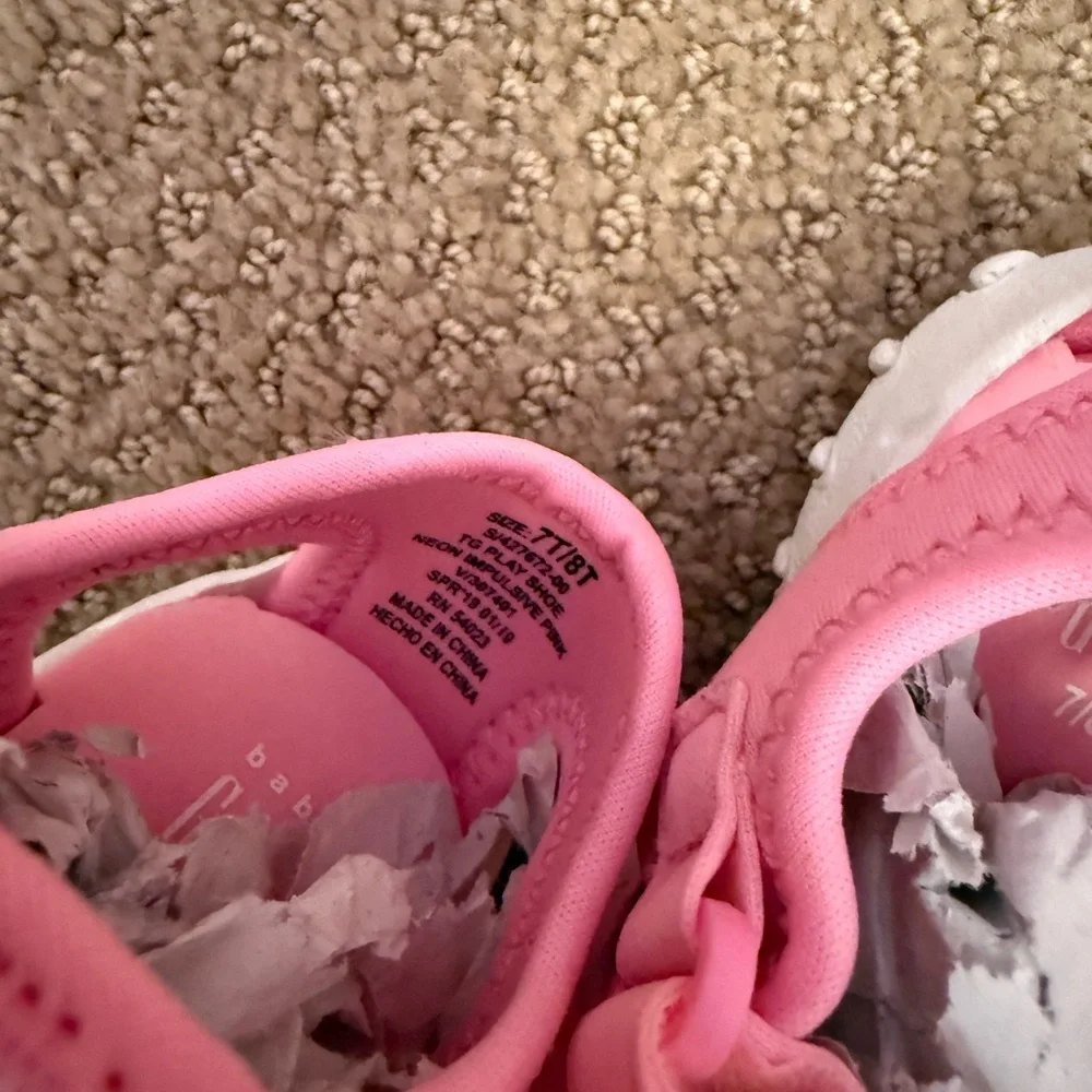 New without tag. Baby Gap water shoes. Size 7T/8T
